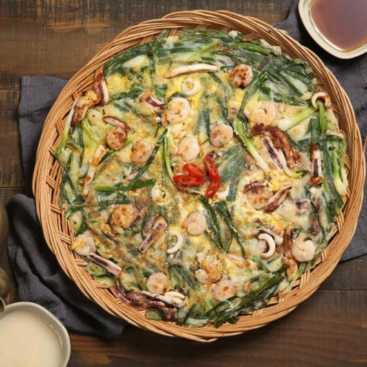 해물파전(Korean seafood scallion pancake)