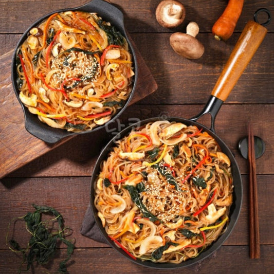 잡채(Glass noodels with vegetables)