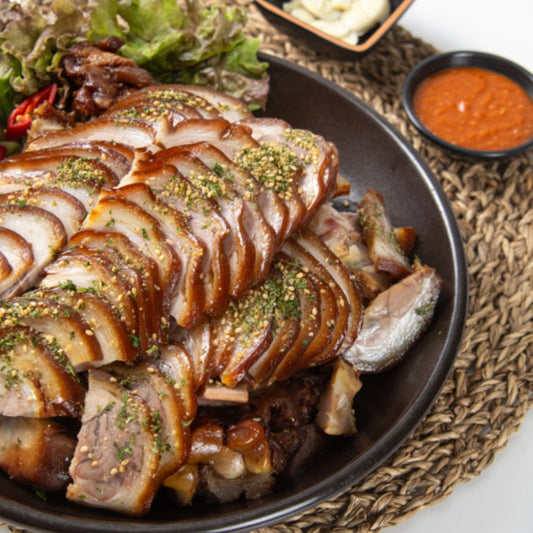족발(Soy-braised pork slices)