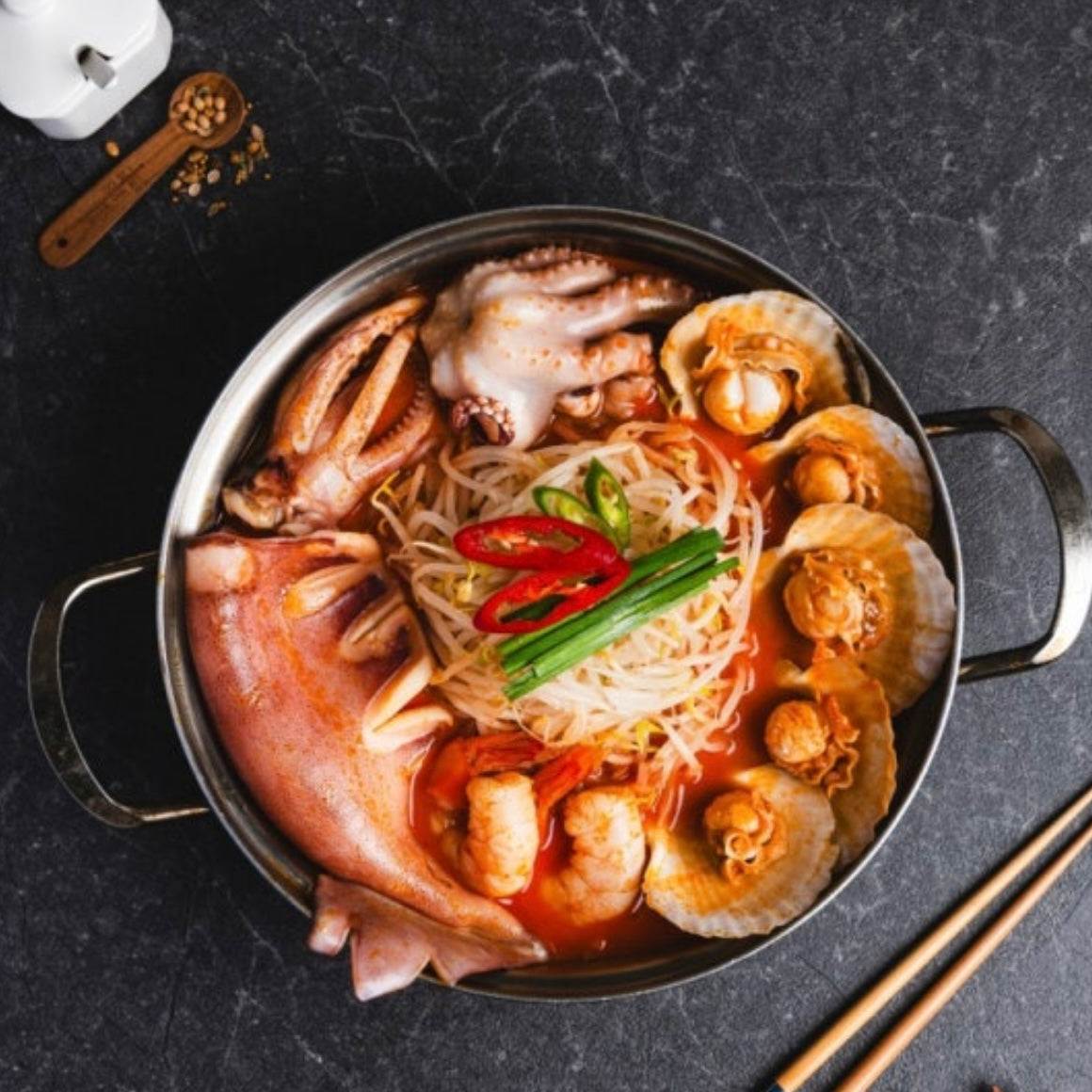해물탕(Spicy seafood hot pot)